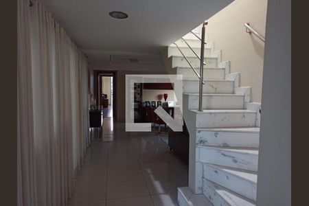 Apartamento à venda com 500m², 5 quartos e 5 vagasEscada