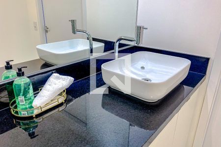 Banheiro de kitnet/studio para alugar com 1 quarto, 21m² em Belenzinho, São Paulo