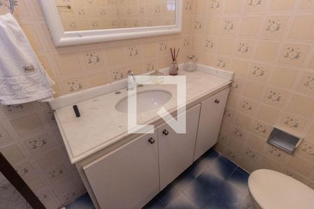 Casa à venda com 150m², 3 quartos e 2 vagas Casa à venda com 150m², 3 quartos e 2 vagasBanheiro