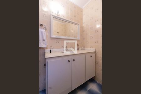 Casa à venda com 150m², 3 quartos e 2 vagas Casa à venda com 150m², 3 quartos e 2 vagasBanheiro