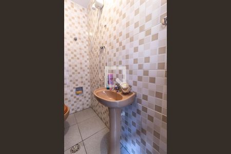 Casa à venda com 150m², 3 quartos e 2 vagas Casa à venda com 150m², 3 quartos e 2 vagasBanheiro de serviço