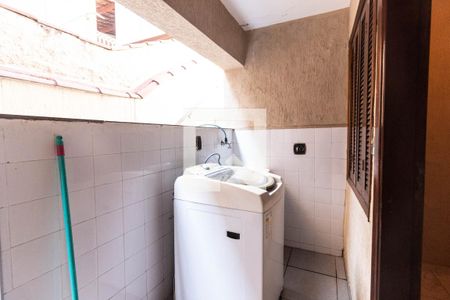 Casa à venda com 150m², 3 quartos e 2 vagas Casa à venda com 150m², 3 quartos e 2 vagasÁrea de serviço