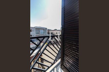 Casa à venda com 150m², 3 quartos e 2 vagas Casa à venda com 150m², 3 quartos e 2 vagasVaranda