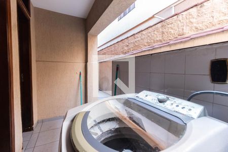 Casa à venda com 150m², 3 quartos e 2 vagas Casa à venda com 150m², 3 quartos e 2 vagasÁrea de serviço