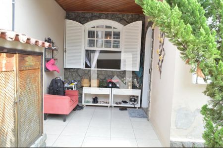 Casa de condomínio à venda com 141m², 4 quartos e 2 vagas Casa de condomínio à venda com 141m², 4 quartos e 2 vagasEntrada