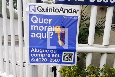 Casa de condomínio à venda com 141m², 4 quartos e 2 vagas Casa de condomínio à venda com 141m², 4 quartos e 2 vagasPlaca