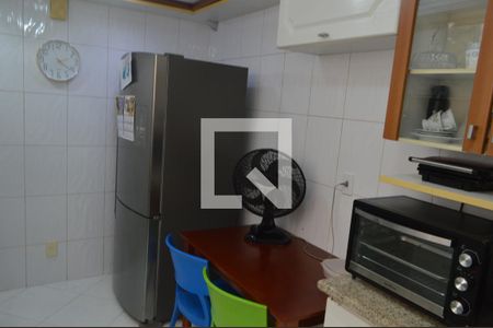 Casa de condomínio à venda com 141m², 4 quartos e 2 vagas Casa de condomínio à venda com 141m², 4 quartos e 2 vagasCozinha