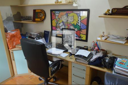 Casa de condomínio à venda com 141m², 4 quartos e 2 vagas Casa de condomínio à venda com 141m², 4 quartos e 2 vagasEscritório