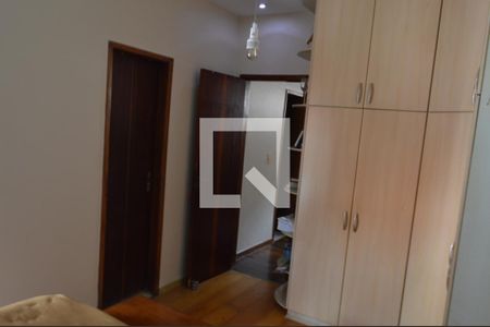 Casa de condomínio à venda com 141m², 4 quartos e 2 vagas Casa de condomínio à venda com 141m², 4 quartos e 2 vagasSuíte