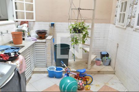 Casa de condomínio à venda com 141m², 4 quartos e 2 vagas Casa de condomínio à venda com 141m², 4 quartos e 2 vagasÁrea de Serviço