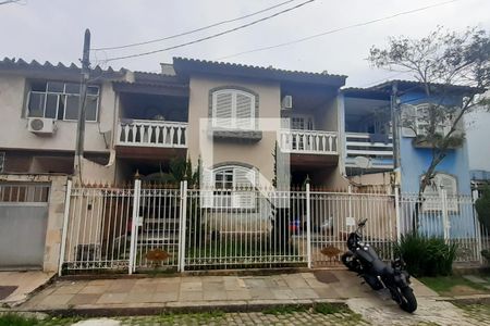 Casa de condomínio à venda com 141m², 4 quartos e 2 vagas Casa de condomínio à venda com 141m², 4 quartos e 2 vagasFachada