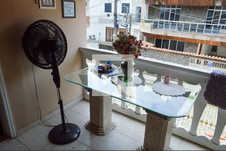 Casa de condomínio à venda com 141m², 4 quartos e 2 vagas Casa de condomínio à venda com 141m², 4 quartos e 2 vagasVaranda da Suíte