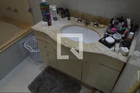 Casa de condomínio à venda com 141m², 4 quartos e 2 vagas Casa de condomínio à venda com 141m², 4 quartos e 2 vagasBanheiro da Suíte