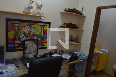 Casa de condomínio à venda com 141m², 4 quartos e 2 vagas Casa de condomínio à venda com 141m², 4 quartos e 2 vagasEscritório