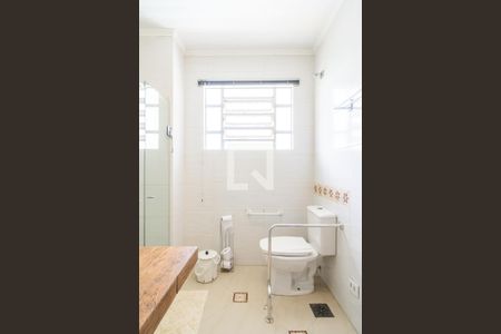 Casa à venda com 179m², 5 quartos e 3 vagas Casa à venda com 179m², 5 quartos e 3 vagasBanheiro Social 1