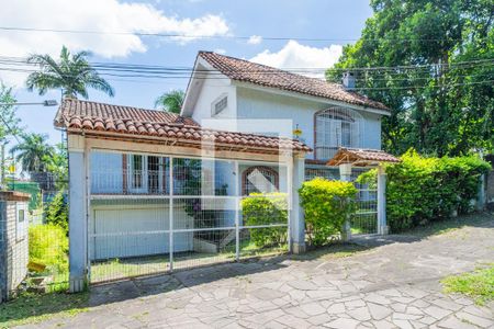 Casa à venda com 179m², 5 quartos e 3 vagas Casa à venda com 179m², 5 quartos e 3 vagasFachada