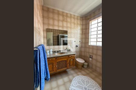 Casa à venda com 226m², 3 quartos e 3 vagasBanheiro