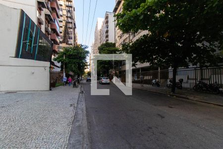 Apartamento à venda com 82m², 2 quartos e 2 vagas Apartamento à venda com 82m², 2 quartos e 2 vagasVista da Rua