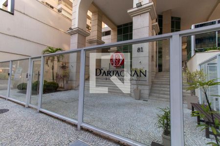 Apartamento à venda com 82m², 2 quartos e 2 vagas Apartamento à venda com 82m², 2 quartos e 2 vagasFachada