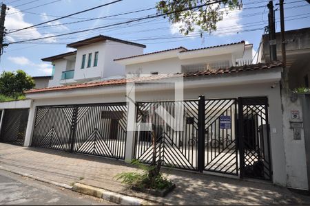 Casa à venda com 240m², 4 quartos e 3 vagasFachada