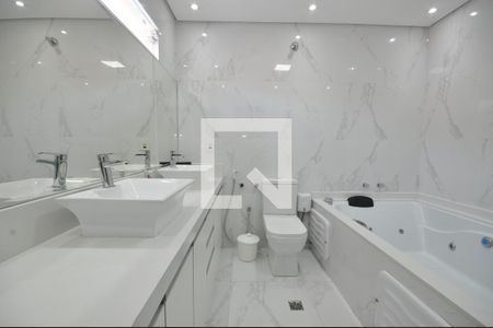 Casa à venda com 240m², 4 quartos e 3 vagasBanheiro da Suíte 1