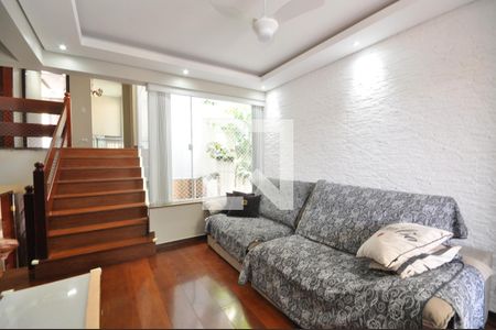 Casa à venda com 240m², 4 quartos e 3 vagasSala de TV