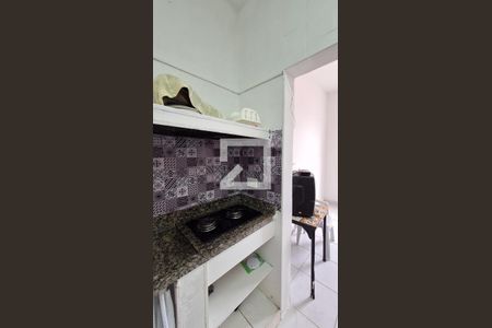 Cozinha de kitnet/studio para alugar com 1 quarto, 24m² em Cidade Ocian, Praia Grande