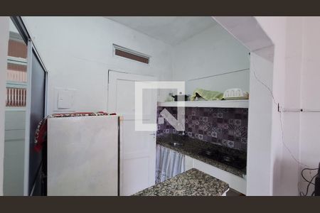 Cozinha de kitnet/studio para alugar com 1 quarto, 24m² em Cidade Ocian, Praia Grande