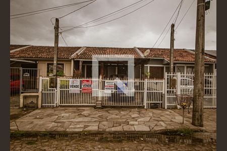 Casa à venda com 58m², 2 quartos e 2 vagas Casa à venda com 58m², 2 quartos e 2 vagasFachada