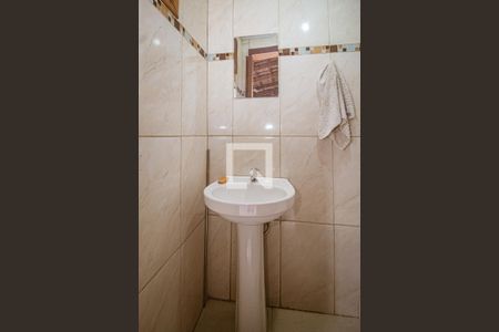 Casa à venda com 58m², 2 quartos e 2 vagas Casa à venda com 58m², 2 quartos e 2 vagasBanheiro