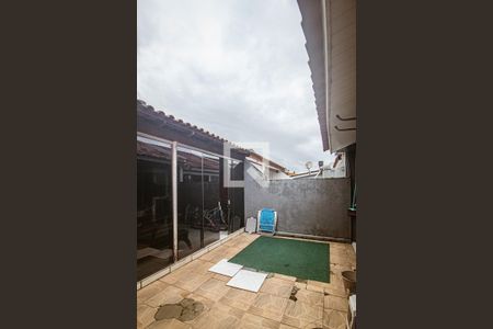 Casa à venda com 58m², 2 quartos e 2 vagas Casa à venda com 58m², 2 quartos e 2 vagasÁrea comum