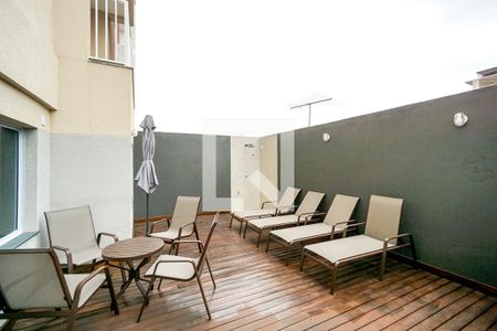 Apartamento para alugar com 39m², 2 quartos e 1 vaga Apartamento para alugar com 39m², 2 quartos e 1 vagaDeck da piscina