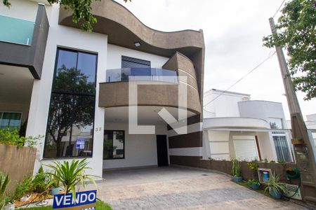 Casa de condomínio para alugar com 200m², 3 quartos e 4 vagasFachada