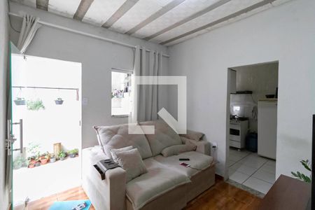 Casa à venda com 184m², 5 quartos e sem vaga Casa à venda com 184m², 5 quartos e sem vagaCasa 2 - Sala