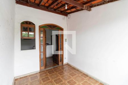 Casa à venda com 184m², 5 quartos e sem vaga Casa à venda com 184m², 5 quartos e sem vagaCasa 3 - Varanda da sala
