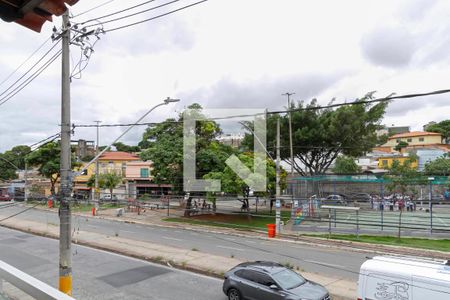 Casa à venda com 184m², 5 quartos e sem vaga Casa à venda com 184m², 5 quartos e sem vagaCasa 3 - Vista da varanda da sala