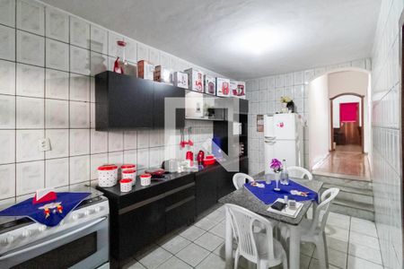 Casa à venda com 184m², 5 quartos e sem vaga Casa à venda com 184m², 5 quartos e sem vagaCasa 3 - Cozinha