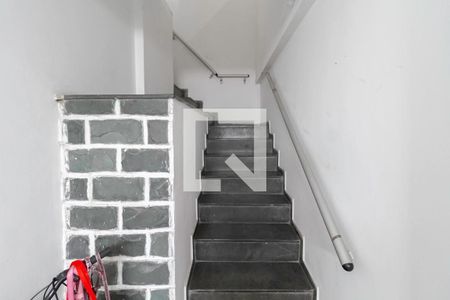 Casa à venda com 184m², 5 quartos e sem vaga Casa à venda com 184m², 5 quartos e sem vagaCasa 3 - Escada