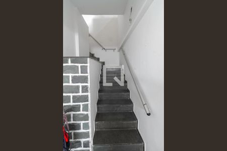 Casa à venda com 184m², 5 quartos e sem vaga Casa à venda com 184m², 5 quartos e sem vagaCasa 3 - Escada