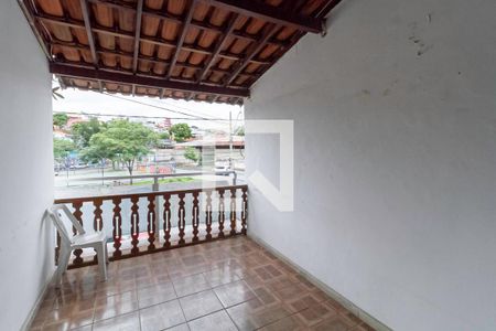 Casa à venda com 184m², 5 quartos e sem vaga Casa à venda com 184m², 5 quartos e sem vagaCasa 3 - Varanda da sala