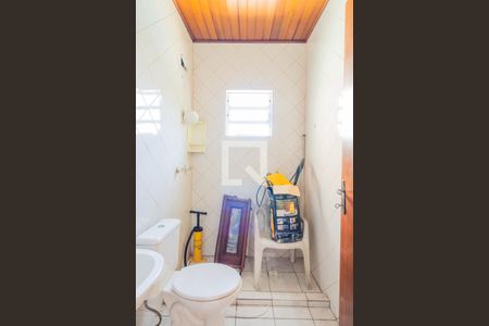 Casa à venda com 180m², 3 quartos e 8 vagasBanheiro - Casa 2