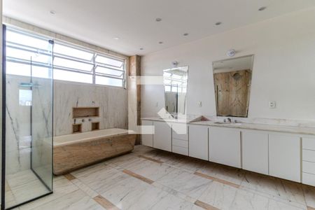Apartamento à venda com 632m², 5 quartos e 2 vagasBanheiro da Suíte