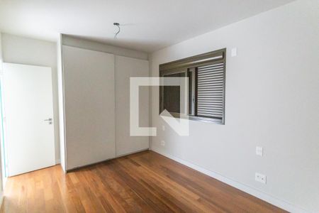 Apartamento para alugar com 118m², 3 quartos e 3 vagas Apartamento para alugar com 118m², 3 quartos e 3 vagasSuíte