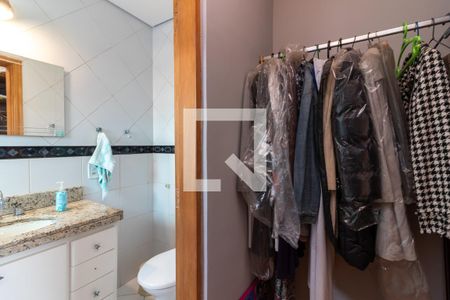 Casa à venda com 240m², 3 quartos e 2 vagasSuíte - Closet 