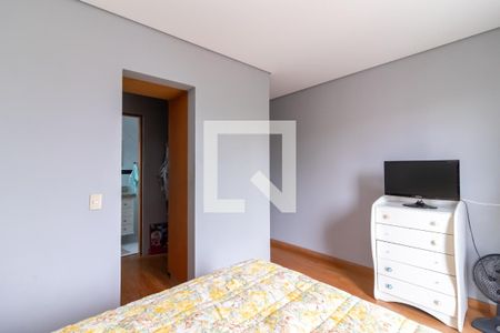 Casa à venda com 240m², 3 quartos e 2 vagasSuíte