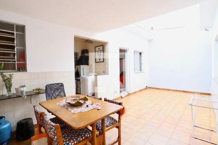 Casa para alugar com 200m², 3 quartos e 2 vagasQuintal