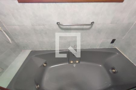 Casa de condomínio à venda com 8000m², 6 quartos e 8 vagas Casa de condomínio à venda com 8000m², 6 quartos e 8 vagas2º Pav - Banheiro da Suite 5