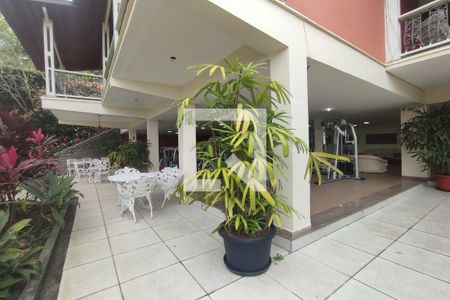 Casa de condomínio à venda com 8000m², 6 quartos e 8 vagas Casa de condomínio à venda com 8000m², 6 quartos e 8 vagas1º Pav - Sala 2 / Área Externa