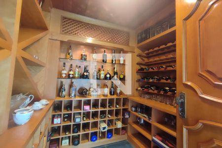 Casa de condomínio à venda com 8000m², 6 quartos e 8 vagas Casa de condomínio à venda com 8000m², 6 quartos e 8 vagas2º Pav - Adega