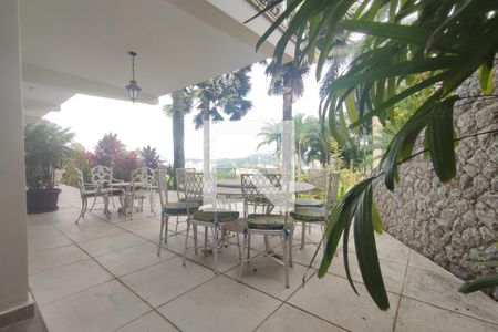 Casa de condomínio à venda com 8000m², 6 quartos e 8 vagas Casa de condomínio à venda com 8000m², 6 quartos e 8 vagas1º Pav - Sala 2 / Área Externa